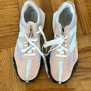 New balance sneakers like new unisex size 9.5 men